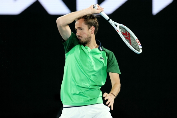 Медведев чудом не вылетел с Australian Open. Но подвиг россиянина почти никто не увидел
